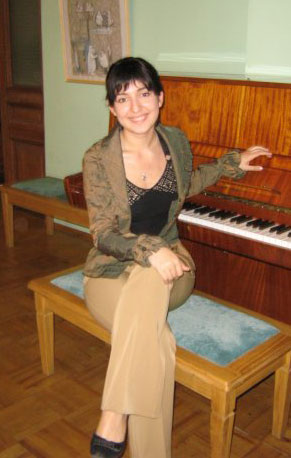 how to flirt with a girl - internationallovecupid.com