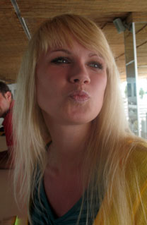 picking up a girl - internationallovecupid.com